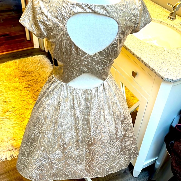 Adrianna Papeli Harvey Logan Metallic Dress - Picture 6 of 12